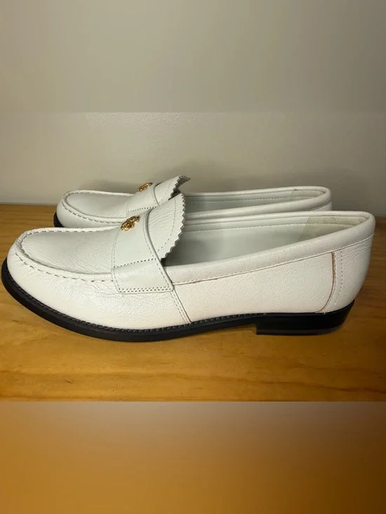 Tory Burch | Classic Slip On Double T Scalloped Leather Loafer in New Ivory 7.5 - Picture 9 of 13